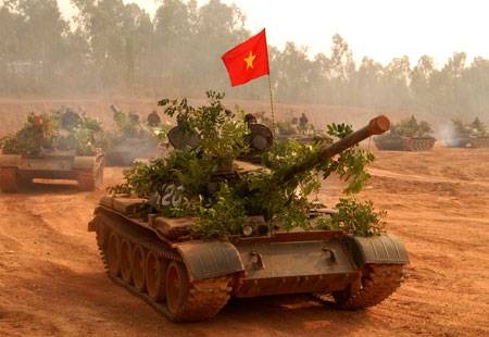 Tăng-thiết giáp Việt Nam: Hãy xem những hình ảnh về tăng-thiết giáp Việt Nam, được thiết kế và sản xuất để đáp ứng những thách thức an ninh cấp bách của đất nước. Với các tính năng tiên tiến và đáng tin cậy, chúng đã được sử dụng trong nhiều hoạt động chiến tranh và đóng góp không nhỏ cho sự thống nhất và nghiêng về Phía Nam trong chiến tranh Việt Nam.